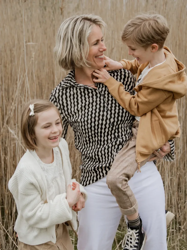 familieshoot moeder dochter zoon portretfoto