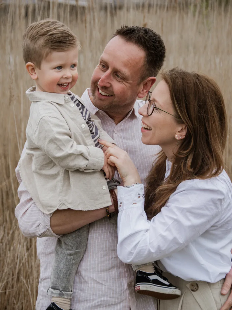 familieshoot familiefotoshoot moeder vader zoon portret portretten duinen