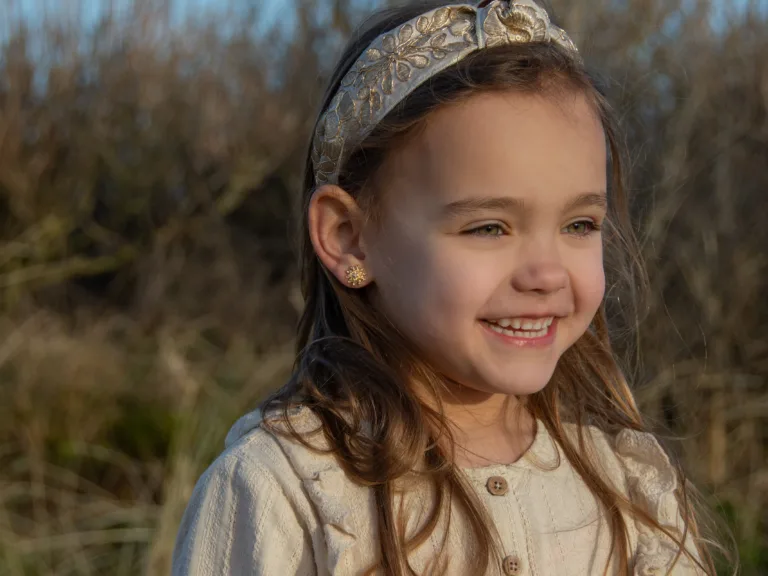 portret lachen meisje duinen portretfoto portretfotoshoot
