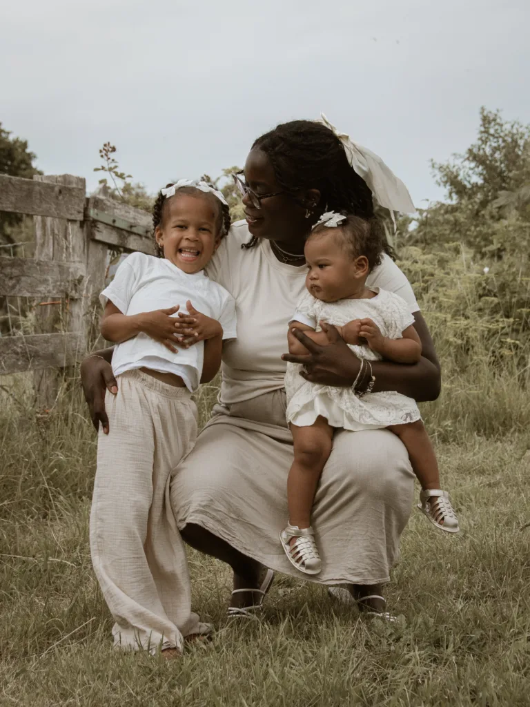 moeder dochter familieshoot fotoshoot lachen duinen portret