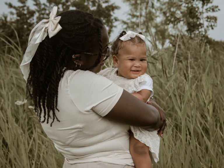 moeder dochter baby familieshoot portret babyfotoshoot newborn