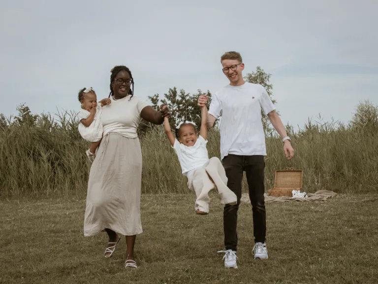 Familiefoto-vliegend kind